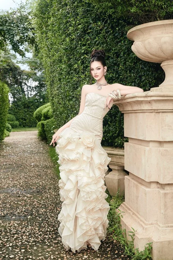 Đầm cúp Kim Sa Bèo Hoa Dài